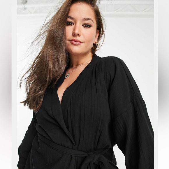 ASOS DESIGN CURVE 12 bell sleeve beach kimono on black gauze - Picture 2 of 6